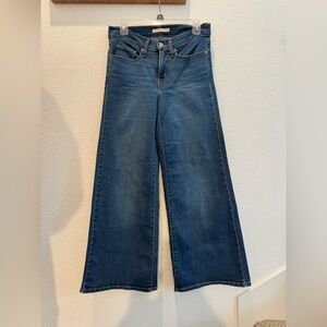 Levi's 318 Shaping Wide Leg jeans size 28